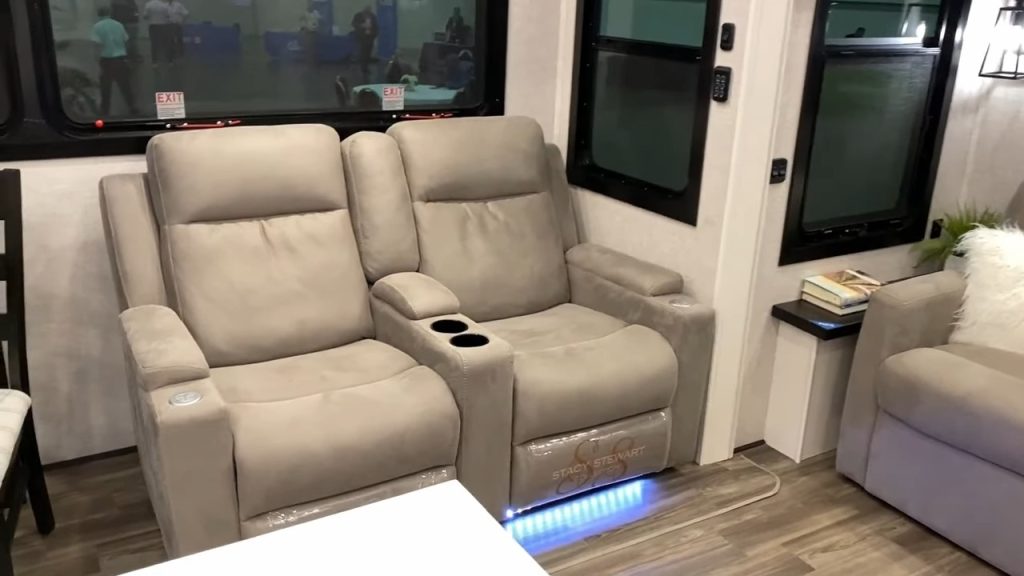 310rlts theater seating