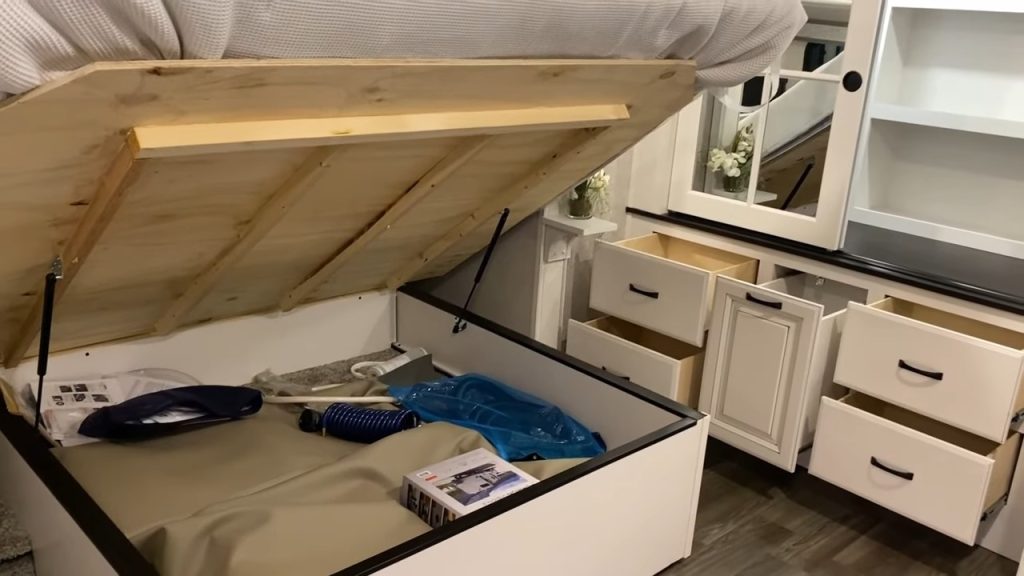 310rlts bedroom storage