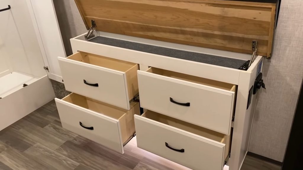 310rlts bedroom storage