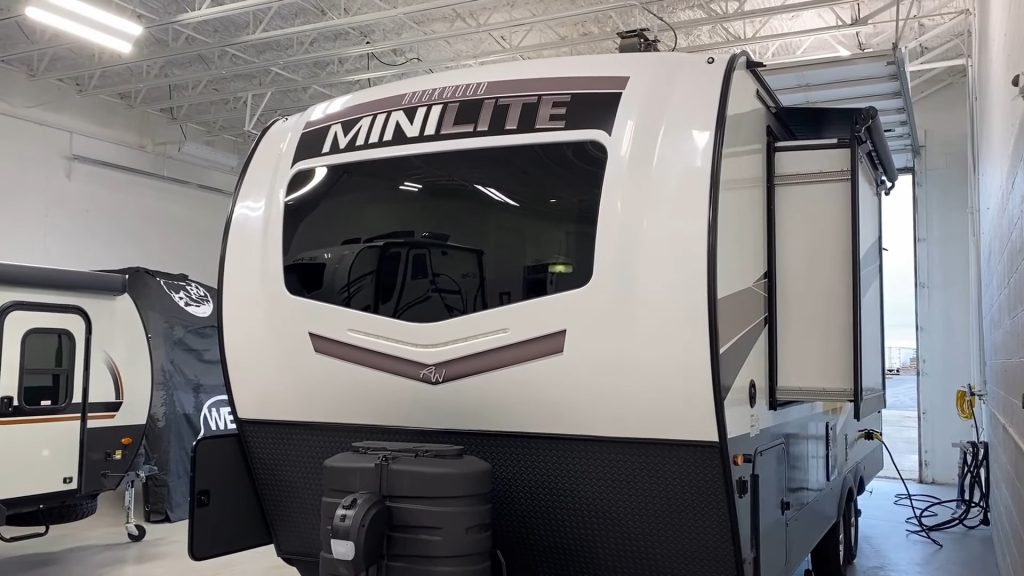 2024 Rockwood 2518S front nose