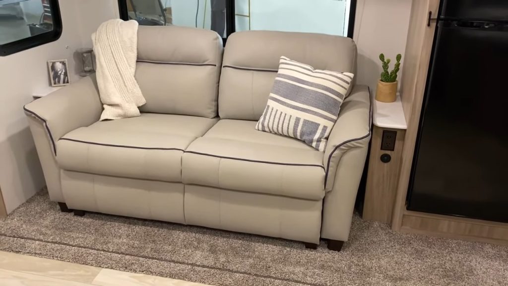 2024 Winnebago Access 28FK living