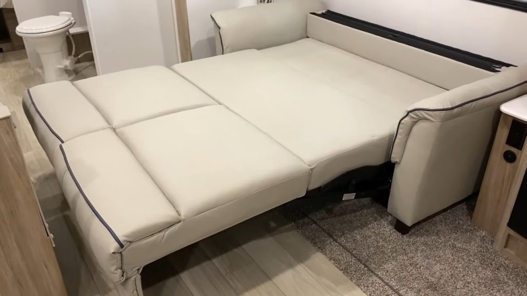 2024 Winnebago Access 28FK living