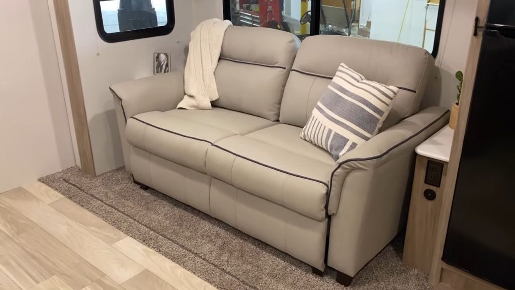 2024 Winnebago Access 28FK living