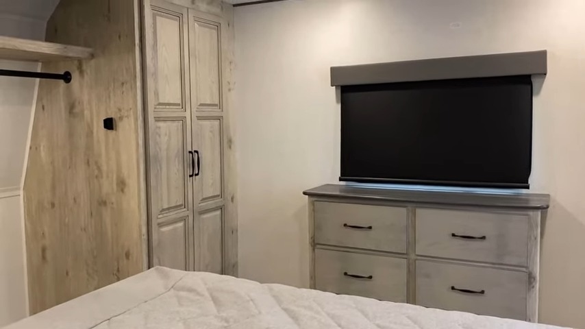 2024 Alpine 390DS Fifth Wheel Trailer bathroom