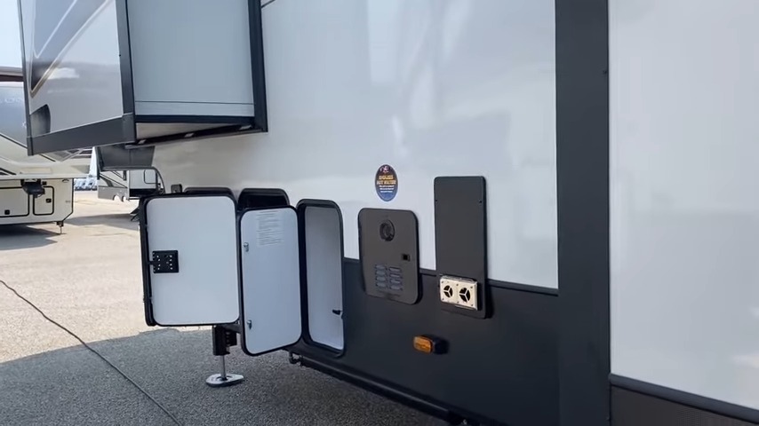 2024 Alpine 390DS Fifth Wheel Trailer exterior