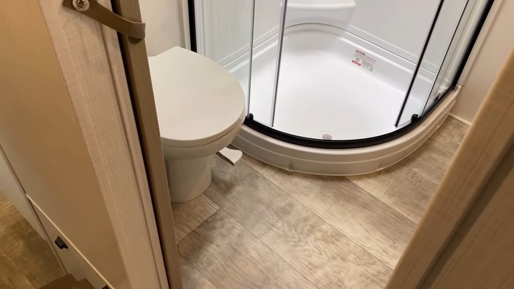 2024 Rockwood & Flagstaff 373BH bathroom