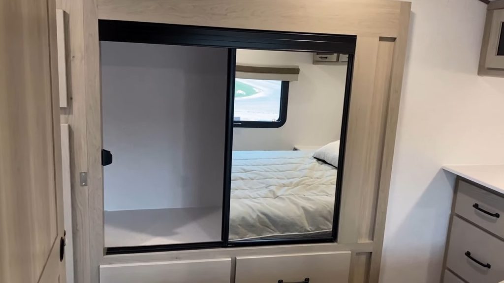 2024 Rockwood & Flagstaff 373BH bedroom