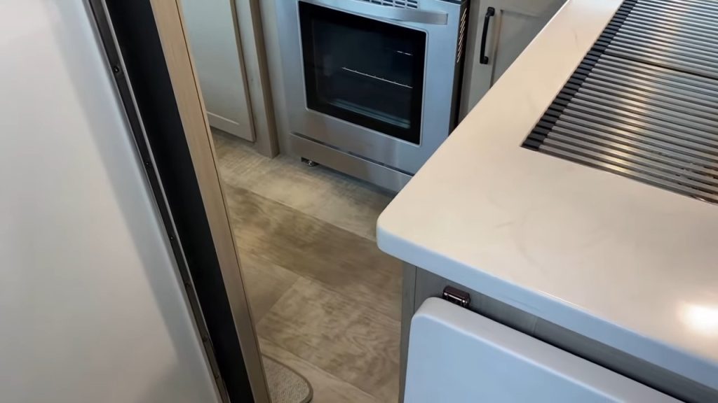 2024 Rockwood & Flagstaff 373BH road mode