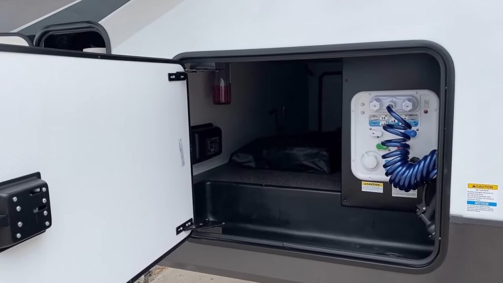 2024 Rockwood & Flagstaff 373BH exterior