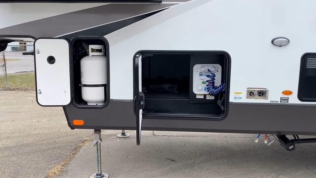 2024 Rockwood & Flagstaff 373BH exterior