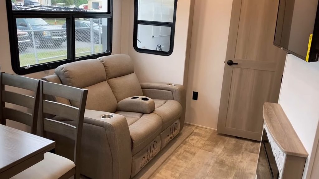 2024 Rockwood & Flagstaff 373BH living