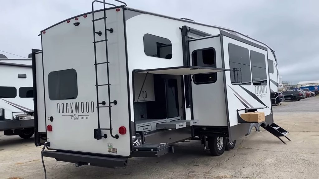 2024 Rockwood & Flagstaff 373BH exterior