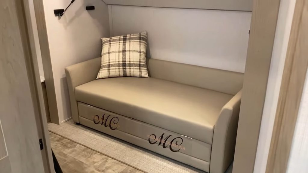 2024 Rockwood & Flagstaff 373BH living