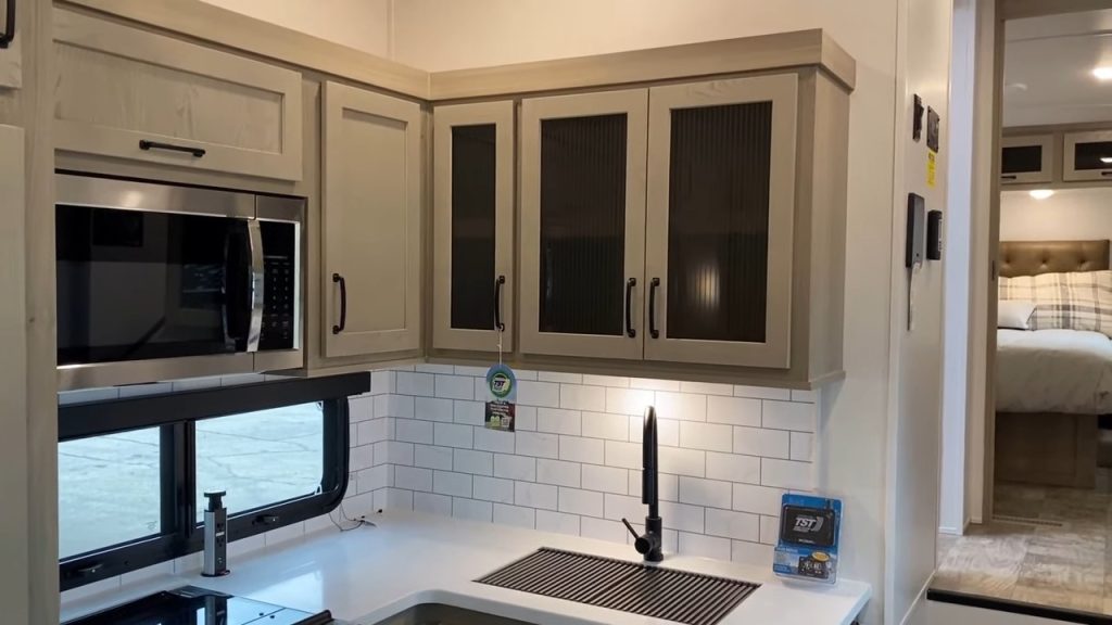 2024 Rockwood & Flagstaff 373BH kitchen