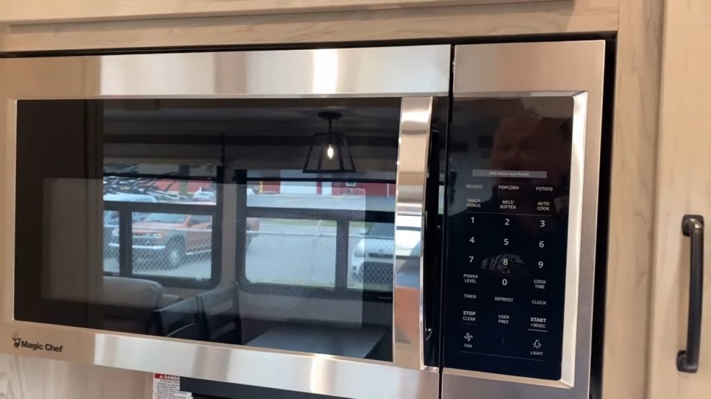 2024 Rockwood & Flagstaff 373BH kitchen