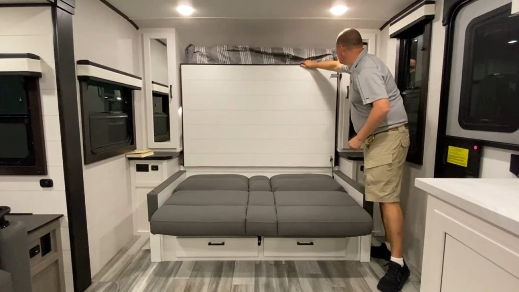 2024 Jay Feather 19MRK bed