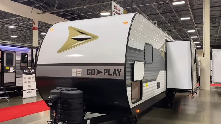 Go Play 26RLS Exterior