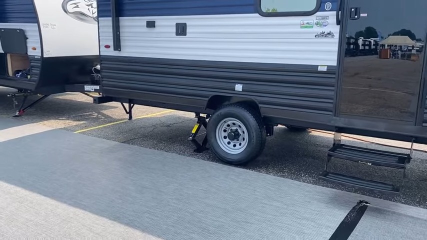 2024 Wolf Den 16EV exterior