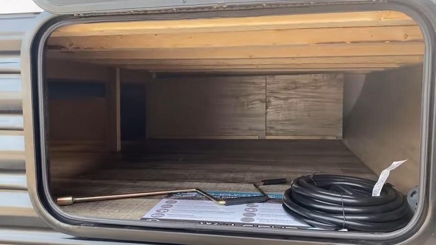 2024 Wolf Den 16EV exterior