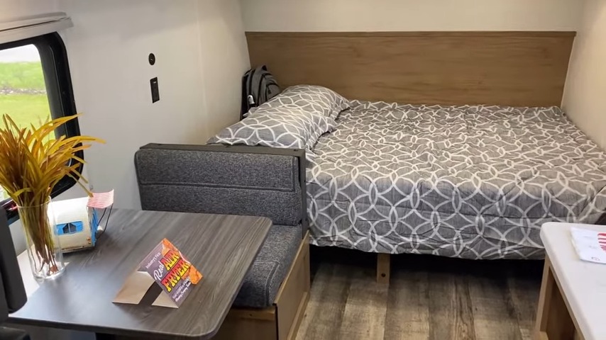 2024 Wolf Den 16EV bedroom