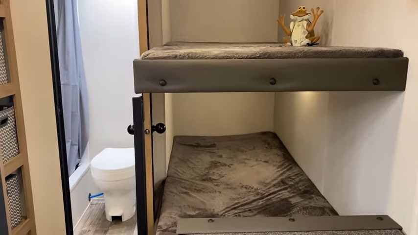 2024 Wolf Den 16EV living area