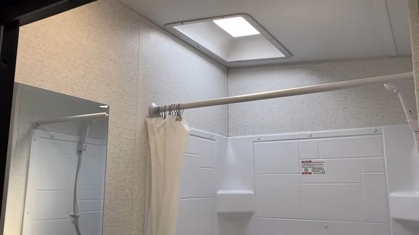 2024 Fuzion 2813 bathroom