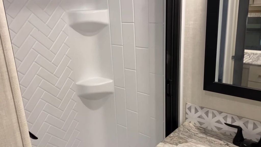 2024 Surveyor 203RKLE bathroom