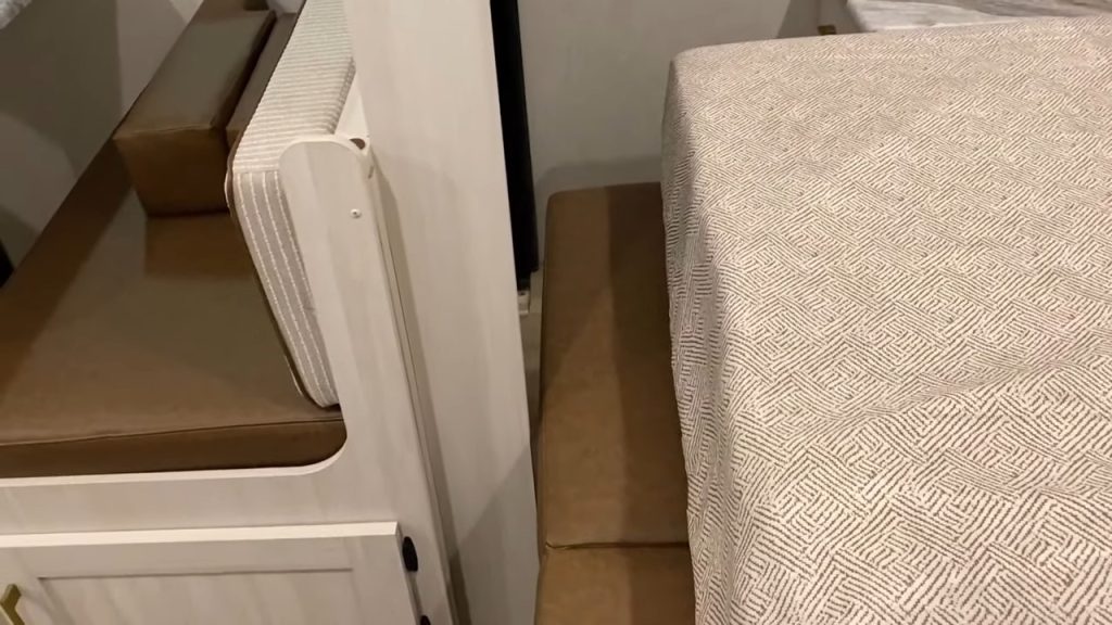 2024 Surveyor 203RKLE road mode