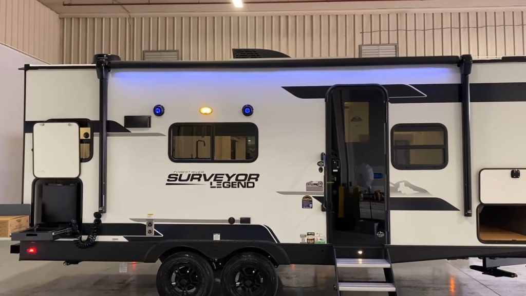 2024 Surveyor 203RKLE exterior