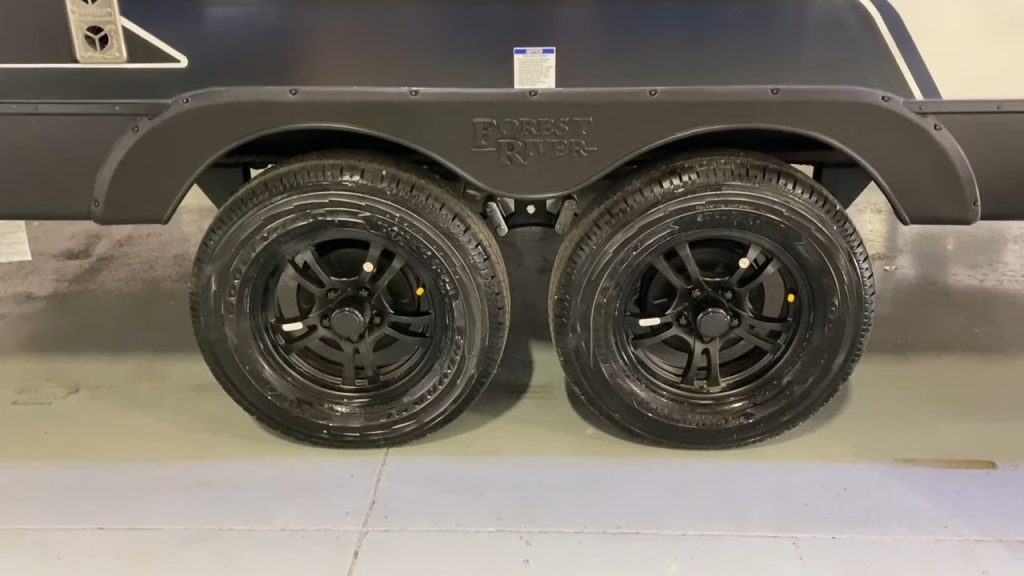 2024 Surveyor 203RKLE exterior