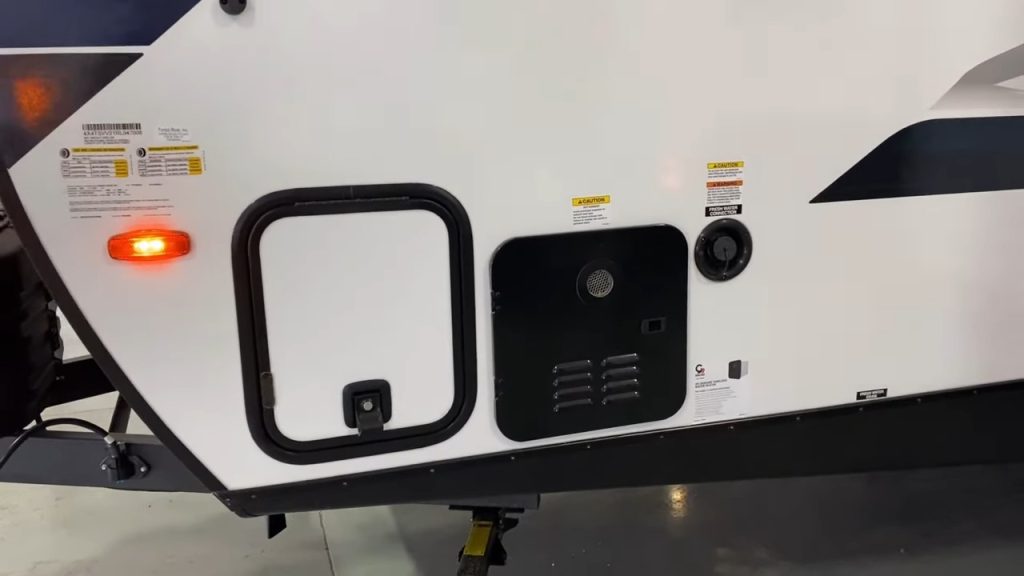 2024 Surveyor 203RKLE exterior