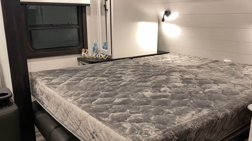 2024 Jay Feather 21MML road mode