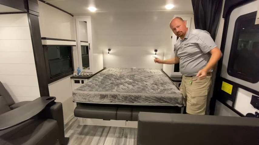 2024 Jay Feather 21MML bedroom