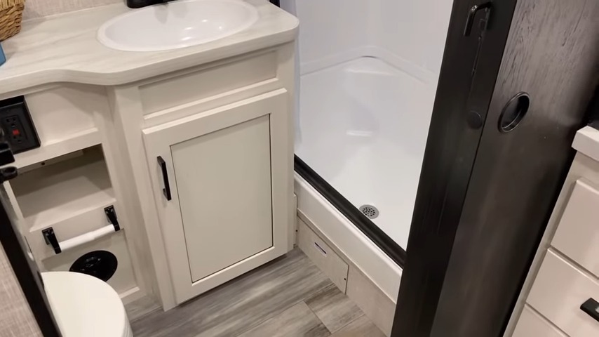 2024 Jay Feather 21MML bathroom