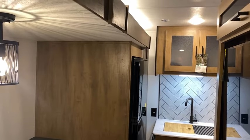 2024 Freedom Express 258BHS road mode