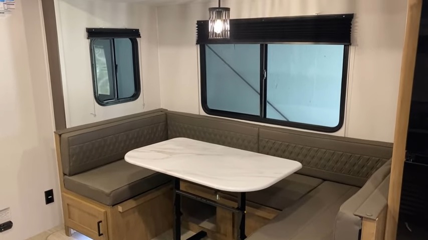 2024 Freedom Express 258BHS living