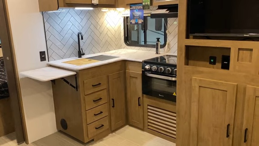 2024 Freedom Express 258BHS kitchen