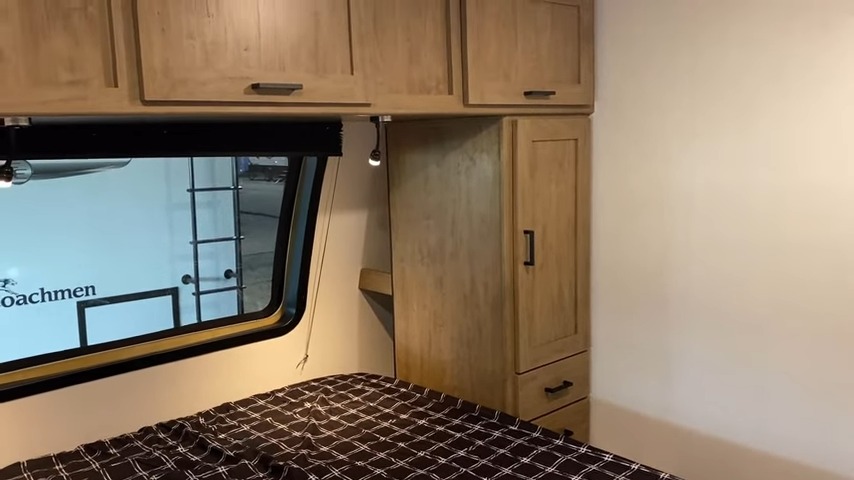 2024 Freedom Express 258BHS bedroom