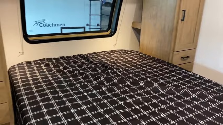 2024 Freedom Express 258BHS bedroom