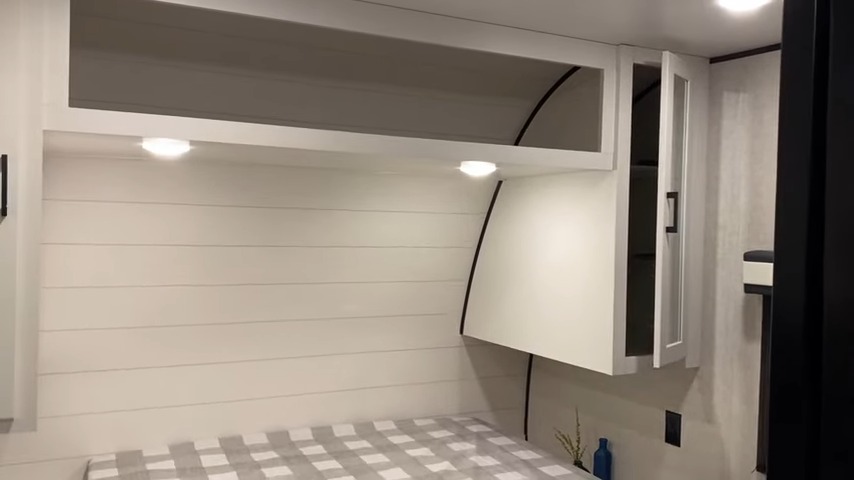 2024 Jay Flight 240RBS bedroom