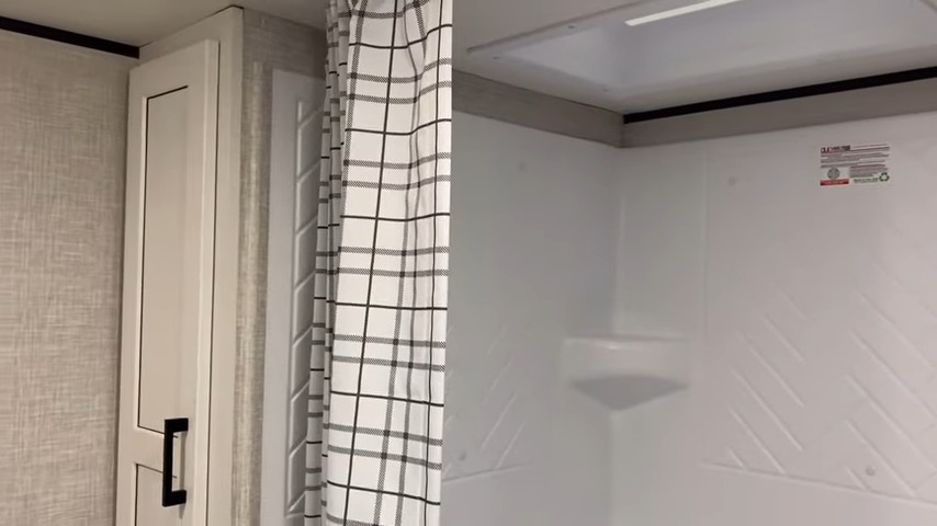 2024 Jay Flight 240RBS bathroom