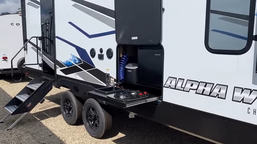 2024 Alpha Wolf 22SW exterior