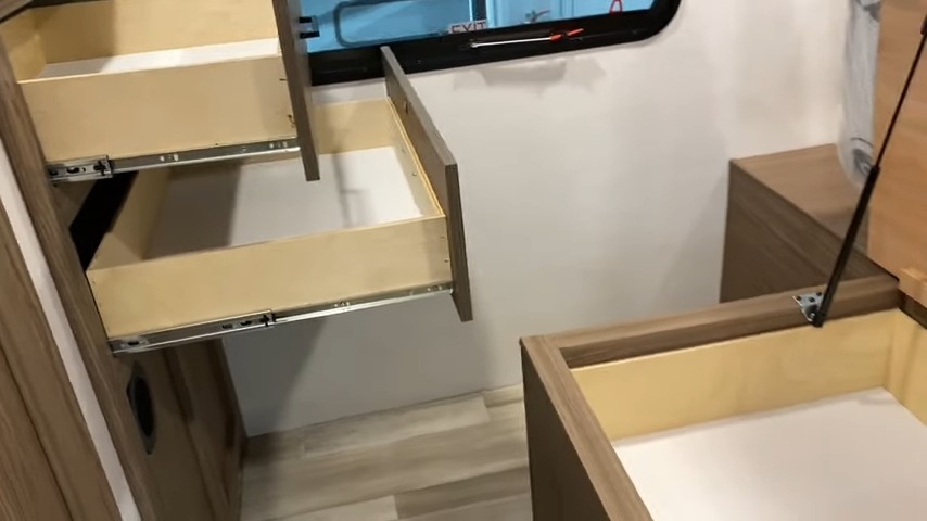 2024 Delta 202RL bedroom