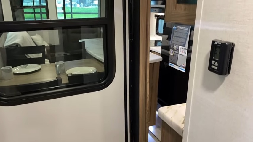 2024 Delta 202RL road mode