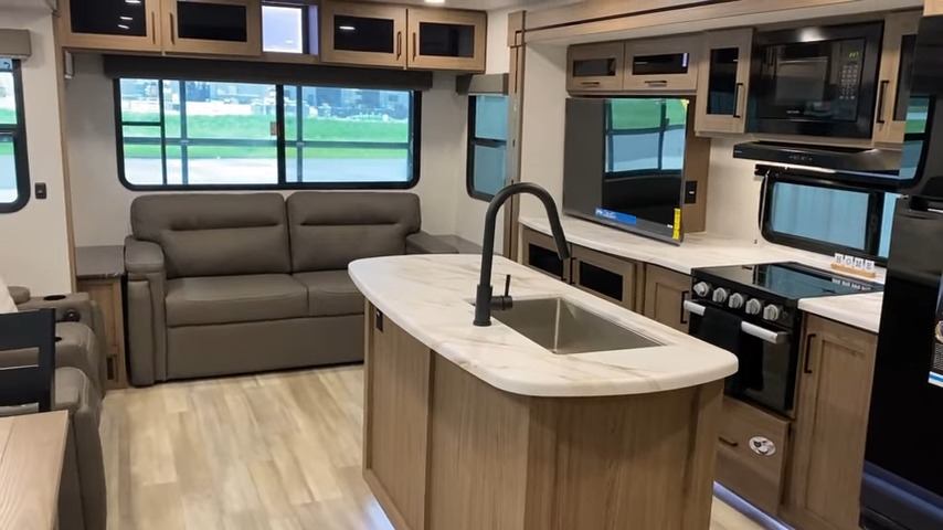 2024 Delta 202RL living