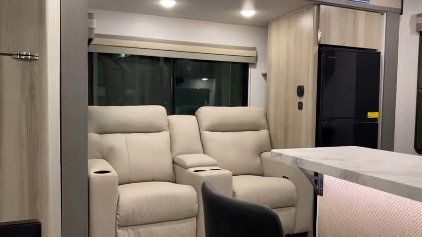 2024 FSX 275VC living