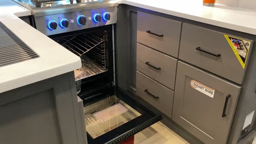 2024 Valor 44v14 kitchen