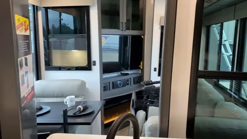 2024 Valor 44v14 road mode