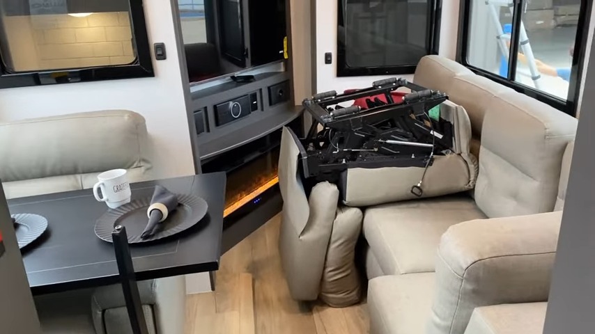 2024 Valor 44v14 road mode