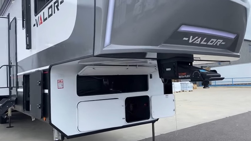 2024 Valor 44v14 exterior